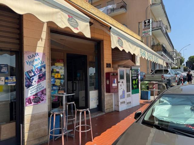Locale Commerciale in vendita a Borgo Prino, Imperia