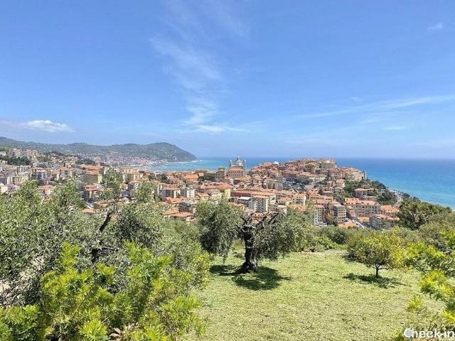 Locale Commerciale in vendita a Imperia, Liguria