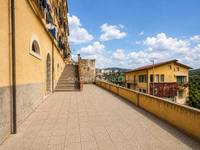 Locale Commerciale in vendita a Isernia, Molise