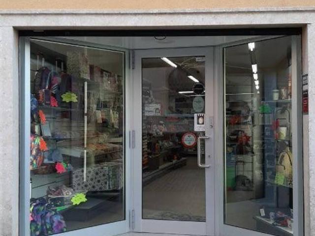 Locale Commerciale in vendita a Isola Della Scala, Veneto