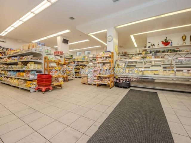 Locale Commerciale in vendita a Campiglioni, Itri