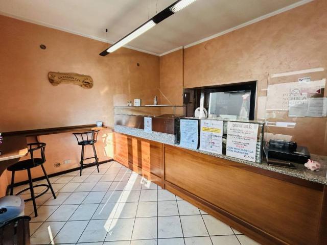 Locale Commerciale in vendita a Jerago Con Orago, Lombardia