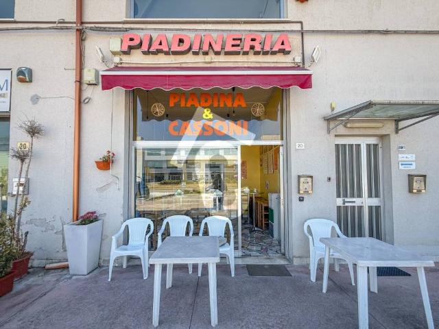 Locale Commerciale in vendita a Marche, Ancona