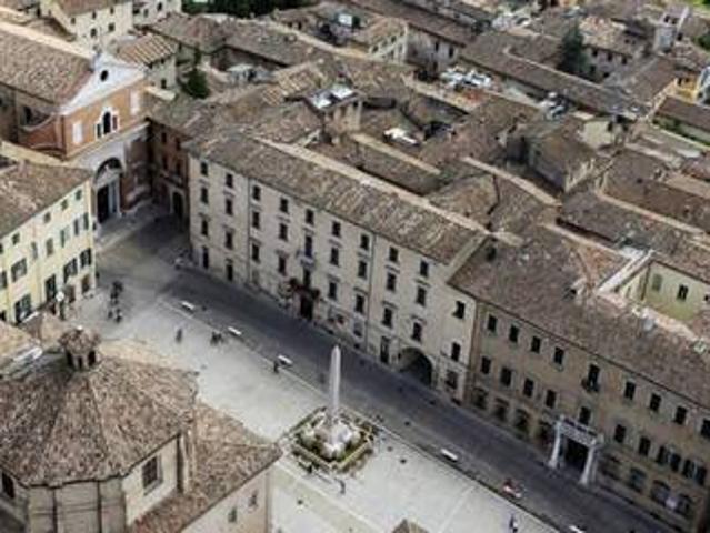 Locale Commerciale in vendita a Marche, Ancona