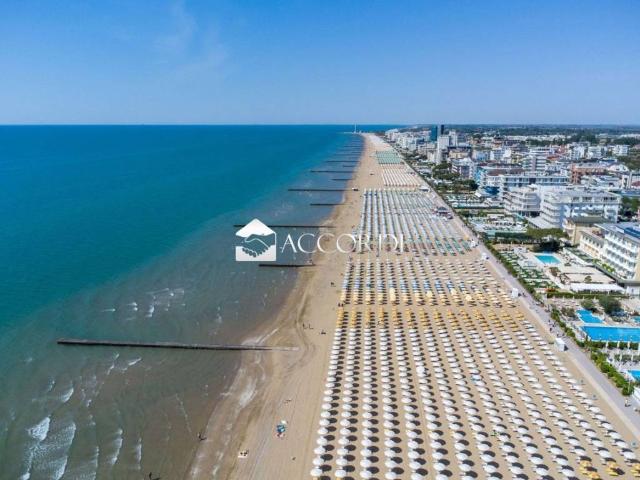 Locale Commerciale in vendita a Jesolo, Veneto
