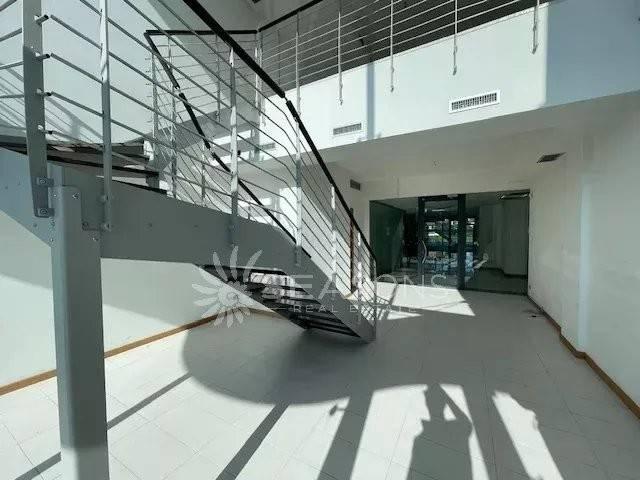 Locale Commerciale in vendita a Jesolo, Veneto