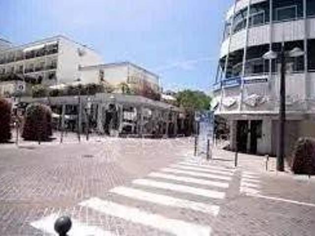 Locale Commerciale in vendita a Jesolo, Veneto