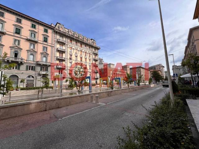 Locale Commerciale in vendita a Fabiano Alto, La Spezia