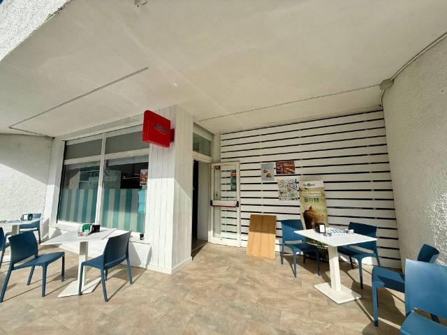 Locale Commerciale in vendita a Marinella, Calabria