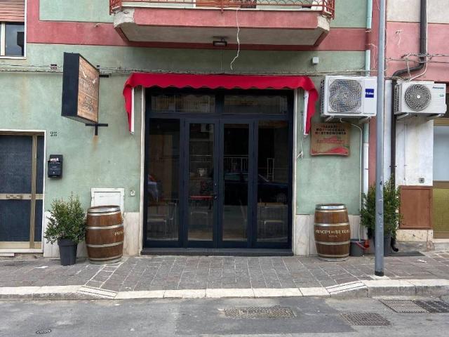 Locale Commerciale in vendita a Lascari, Sicilia