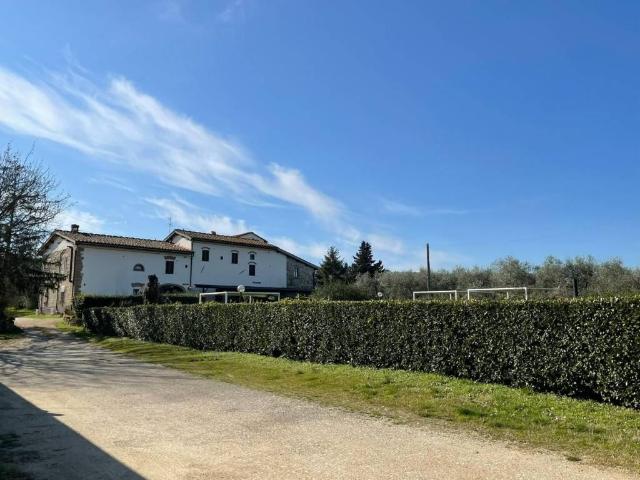 Locale Commerciale in vendita a Lastra A Signa, Toscana