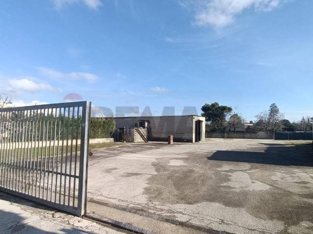 Locale Commerciale in vendita a Puglia, Brindisi