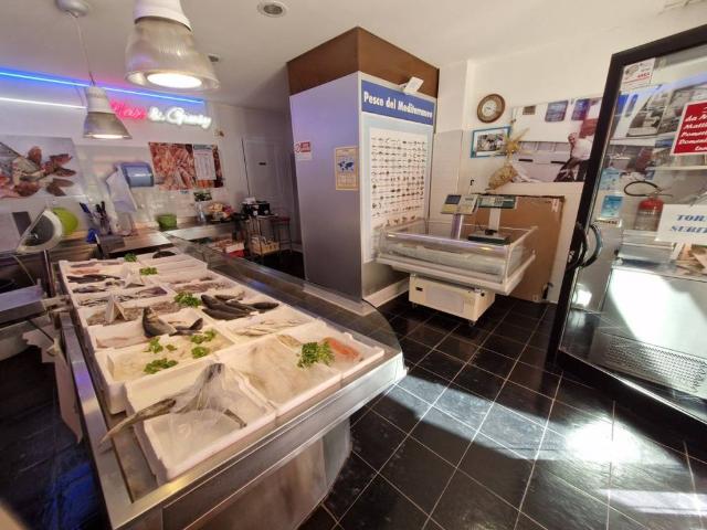 Locale Commerciale in vendita a Isonzo, Latina