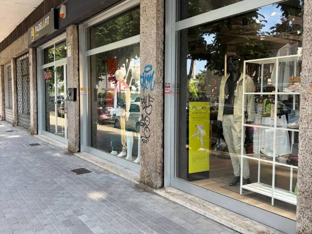 Locale Commerciale in vendita a Frezzotti, Latina