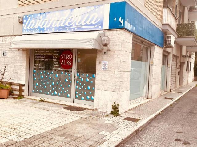 Locale Commerciale in vendita a Latina, Lazio