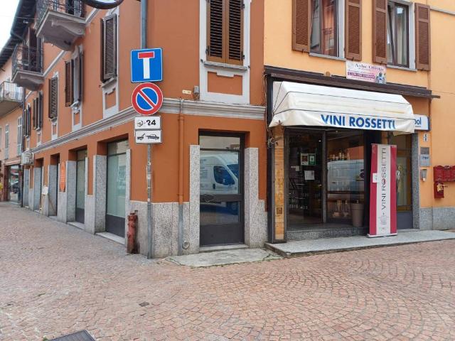 Locale Commerciale in vendita a Castello, Lavena Ponte Tresa