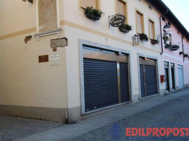 Locale Commerciale in vendita a Lazzate, Lombardia
