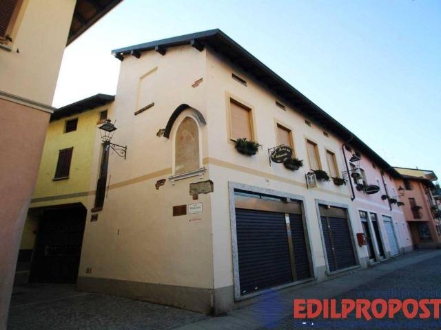 Locale Commerciale in vendita a Lazzate, Lombardia