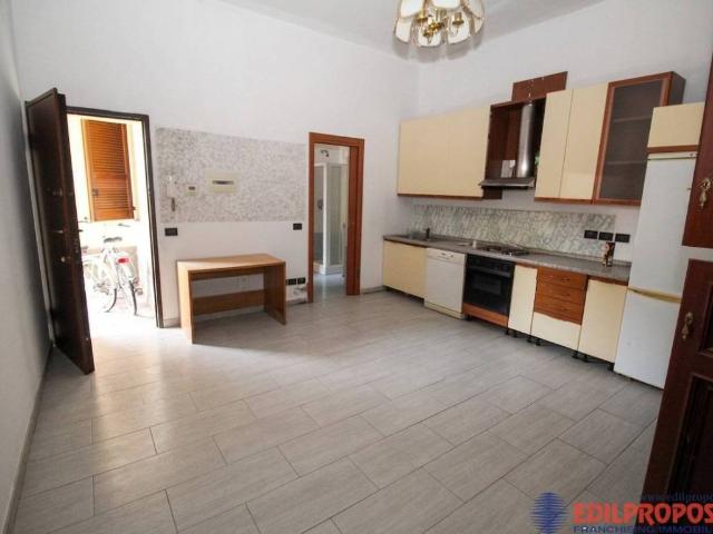 Locale Commerciale in vendita a Lazzate, Lombardia