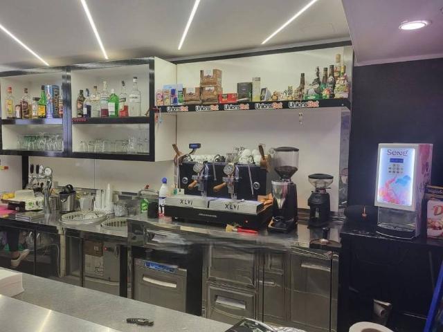 Locale Commerciale in vendita a Puglia, Lecce