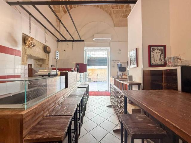 Locale Commerciale in vendita a Puglia, Lecce