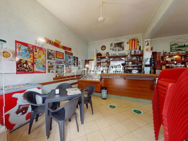Locale Commerciale in vendita a Puglia, Lecce