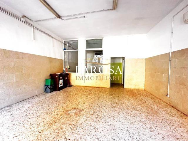 Locale Commerciale in vendita a Puglia, Lecce