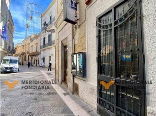 Locale Commerciale in vendita a Puglia, Lecce