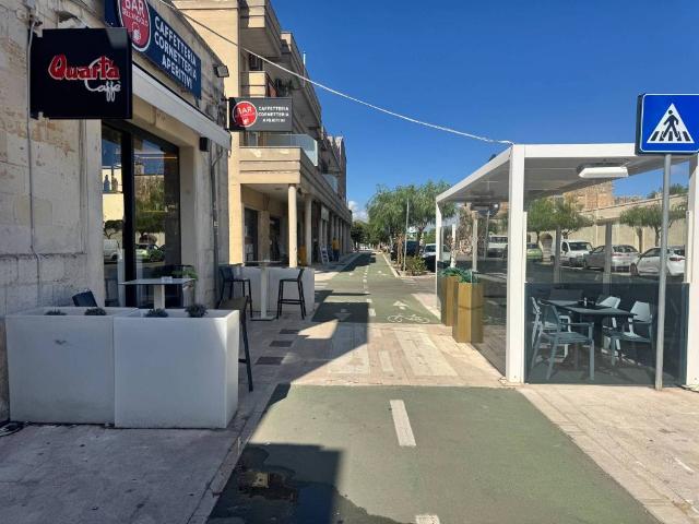 Locale Commerciale in vendita a Puglia, Lecce