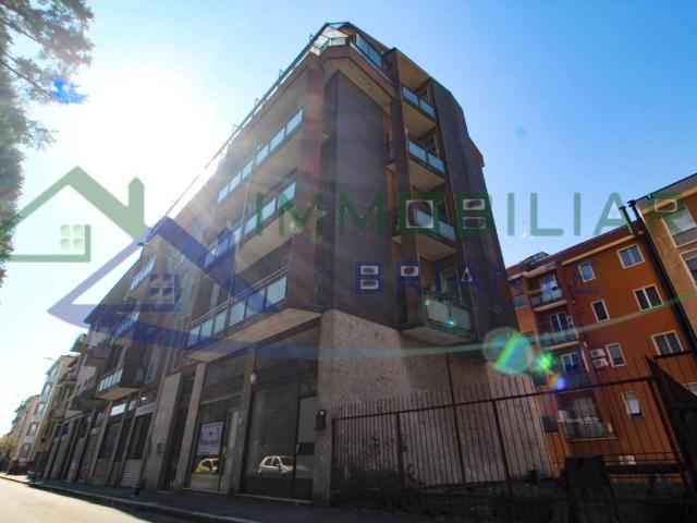 Locale Commerciale in vendita a Oltresempione, Legnano