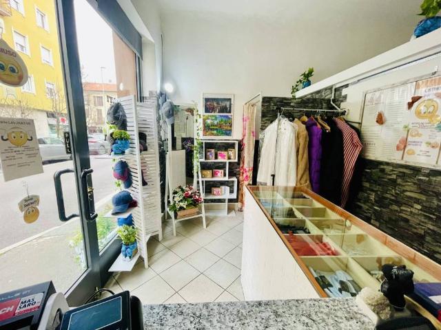 Locale Commerciale in vendita a Oltresempione, Legnano