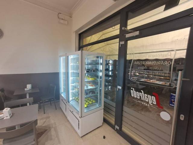 Locale Commerciale in vendita a Oltrestazione, Legnano