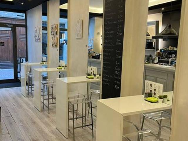 Locale Commerciale in vendita a Oltresempione, Legnano