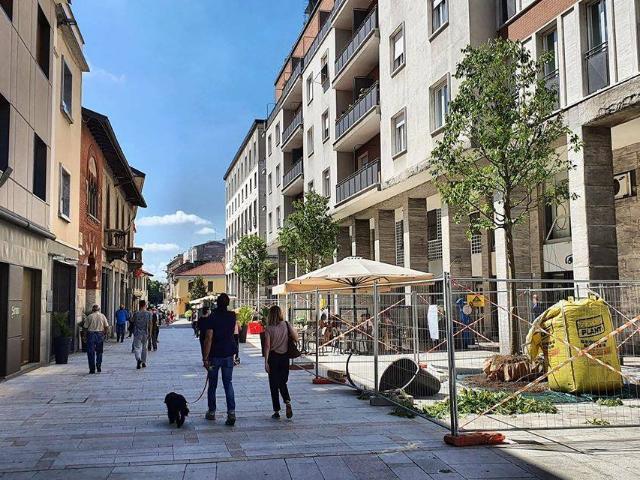 Locale Commerciale in vendita a Oltresempione, Legnano