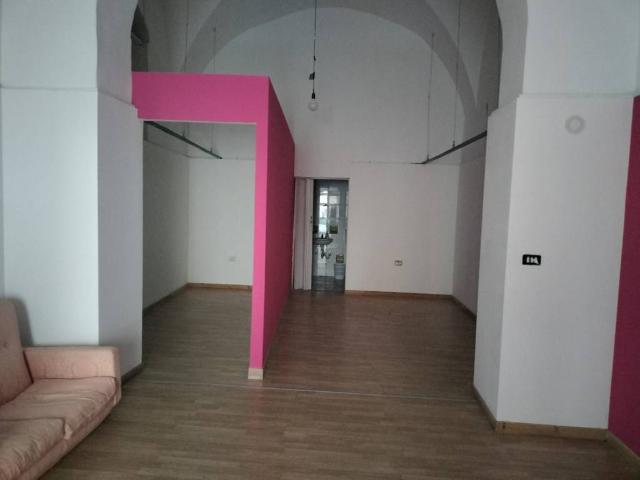 Locale Commerciale in vendita a Lentini, Sicilia