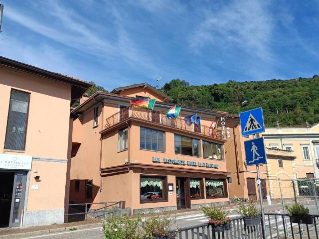 Locale Commerciale in vendita a Villa Lesa, Piemonte