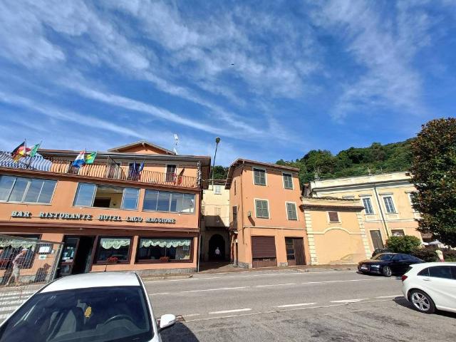 Locale Commerciale in vendita a Villa Lesa, Piemonte