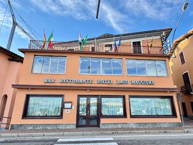 Locale Commerciale in vendita a Villa Lesa, Piemonte