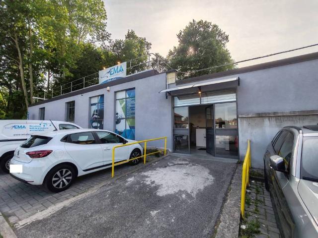 Locale Commerciale in vendita a Villaggio del Sole, Limbiate