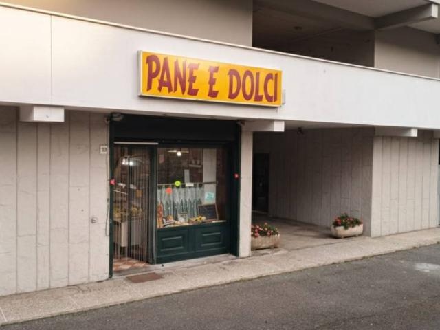 Locale Commerciale in vendita a La Rosa, Livorno