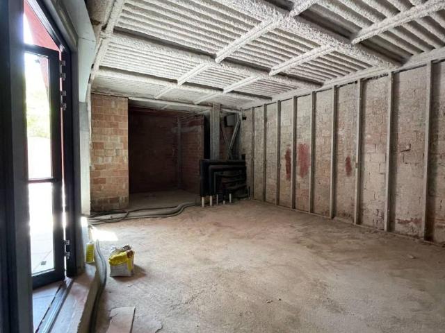 Locale Commerciale in vendita a Livorno