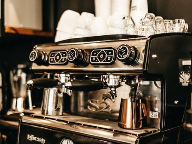 Locale Commerciale in vendita a Livorno