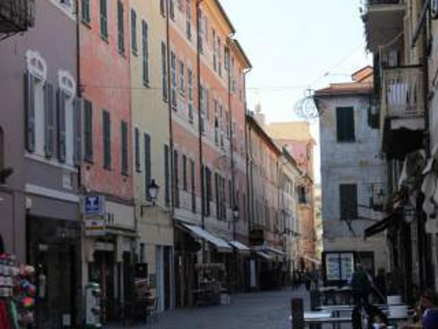 Locale Commerciale in vendita a Loano, Liguria