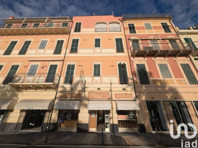 Locale Commerciale in vendita a Loano, Liguria
