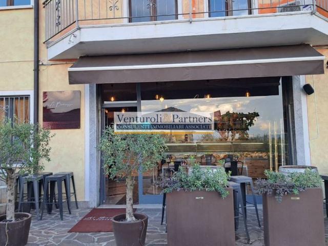 Locale Commerciale in vendita a Lonato, Lombardia