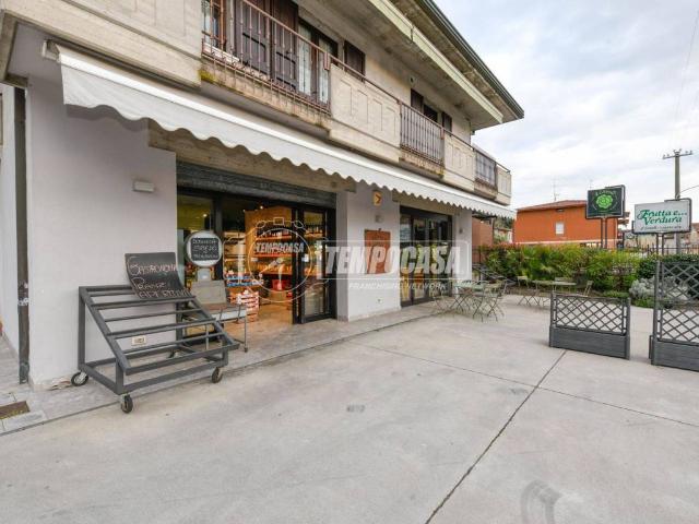 Locale Commerciale in vendita a Lonato, Lombardia