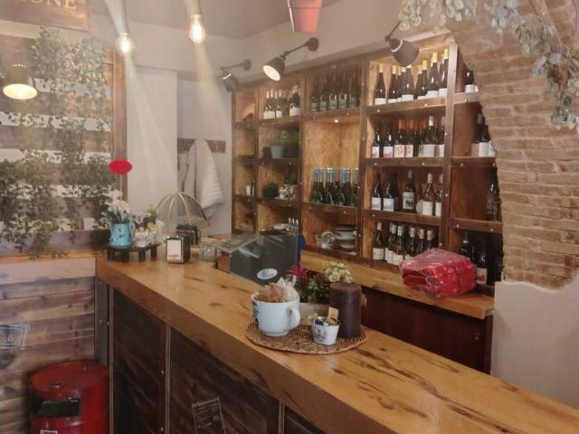 Locale Commerciale in vendita a Marche, Ancona