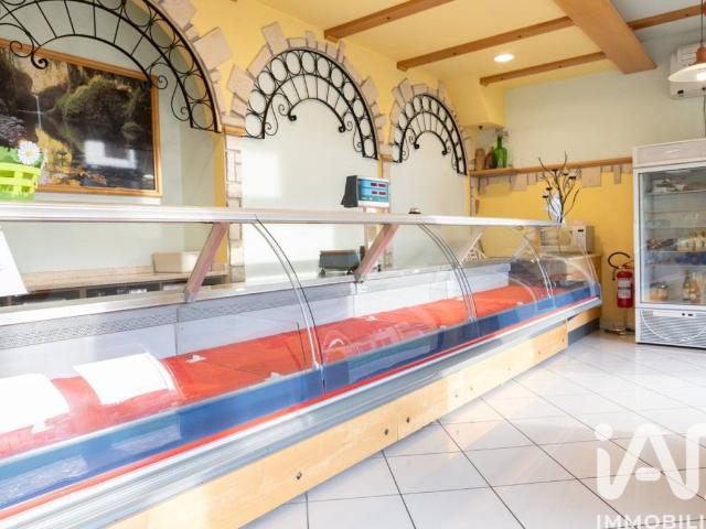 Locale Commerciale in vendita a Marche, Ancona