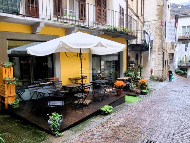 Locale Commerciale in vendita a Carassone, Lovere