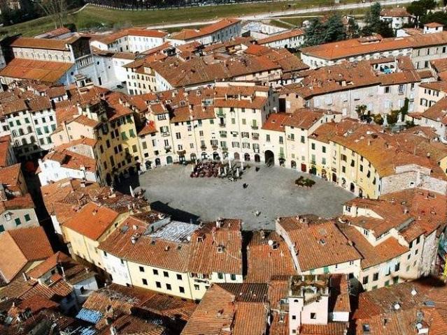 Locale Commerciale in vendita a San Concordio, Lucca
